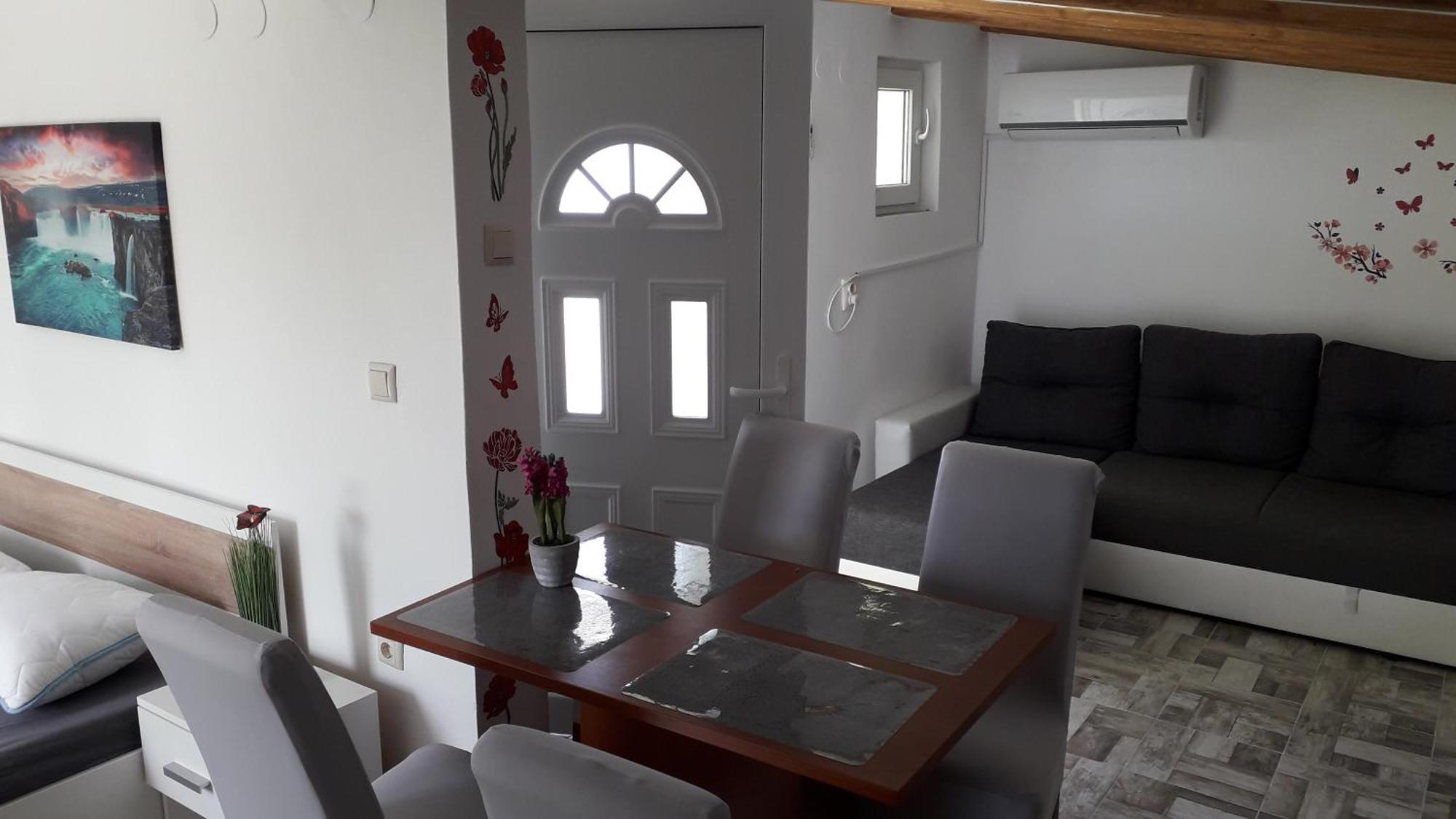 Apartments Miocic Ražanac Extérieur photo