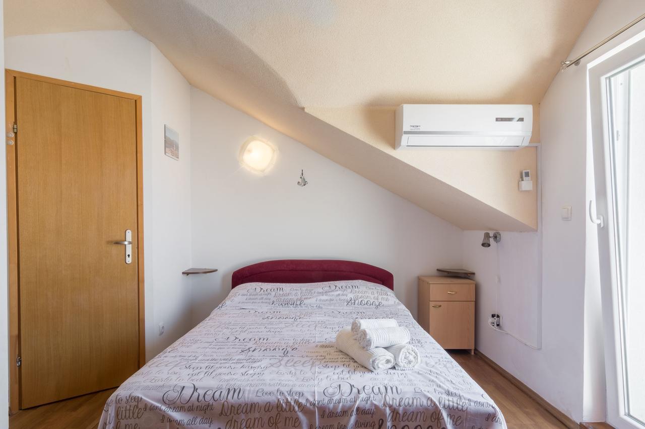 Apartments Miocic Ražanac Extérieur photo