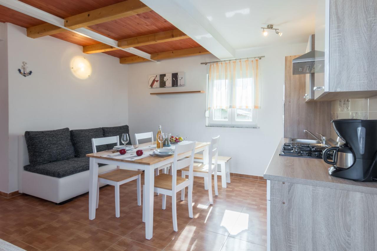 Apartments Miocic Ražanac Extérieur photo