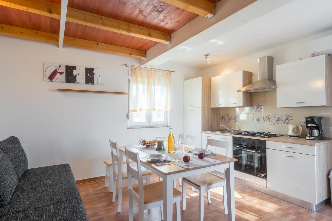 Apartments Miocic Ražanac Extérieur photo