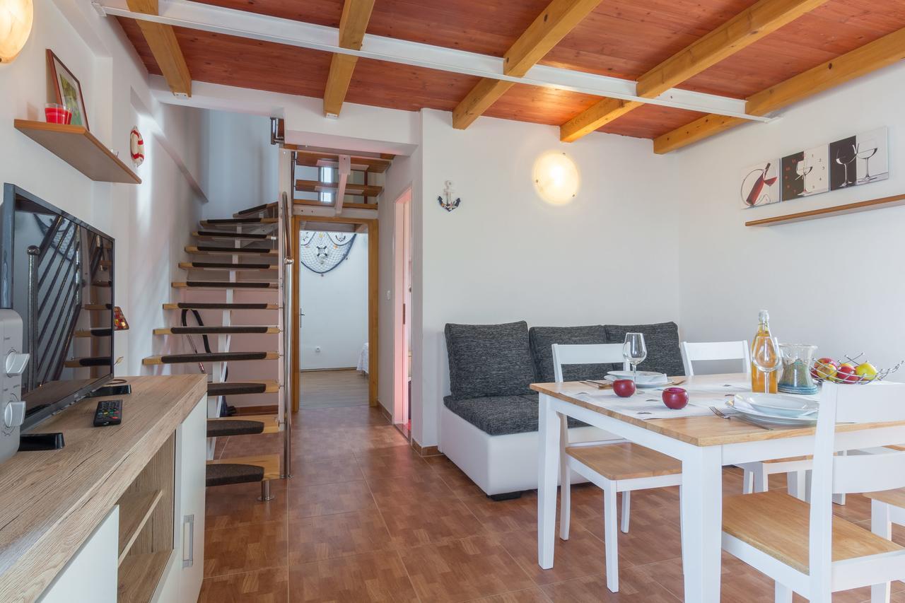 Apartments Miocic Ražanac Extérieur photo